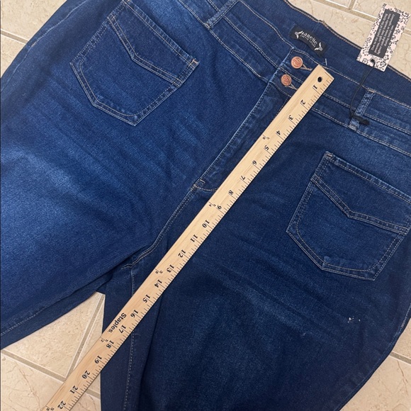 High-Waisted Blue Jeans - Picture 13 of 15